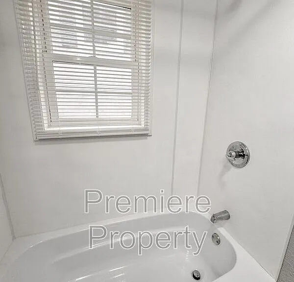 422 S Hocker Ave — Photo 10