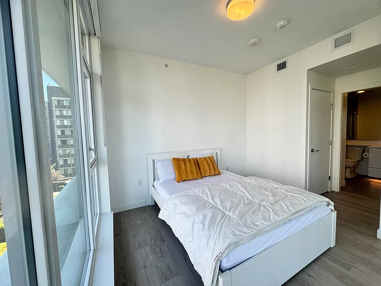 555 Sydney Ave — Photo 5