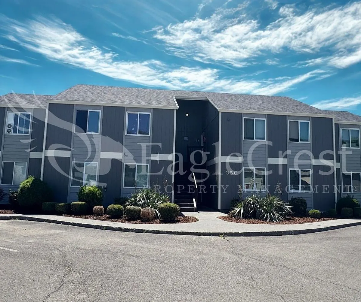 Building Photo - 300 E Dogwood Ave