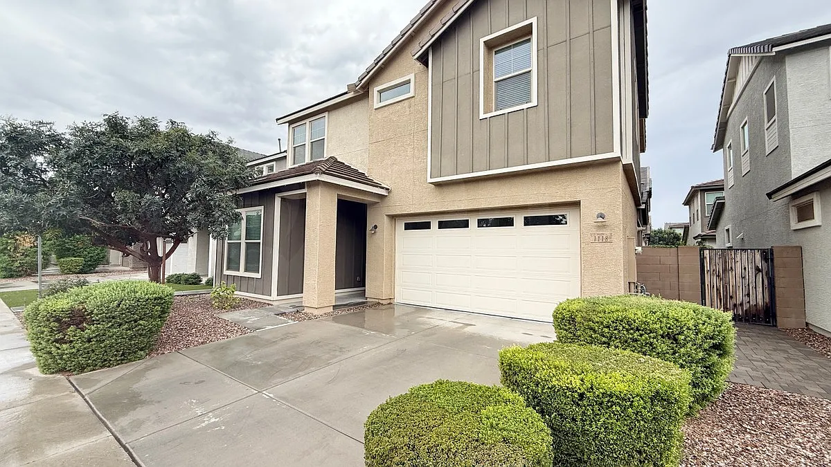 4 bed, 3.0 bath, 2591 sqft, $3,295 — Photo 2