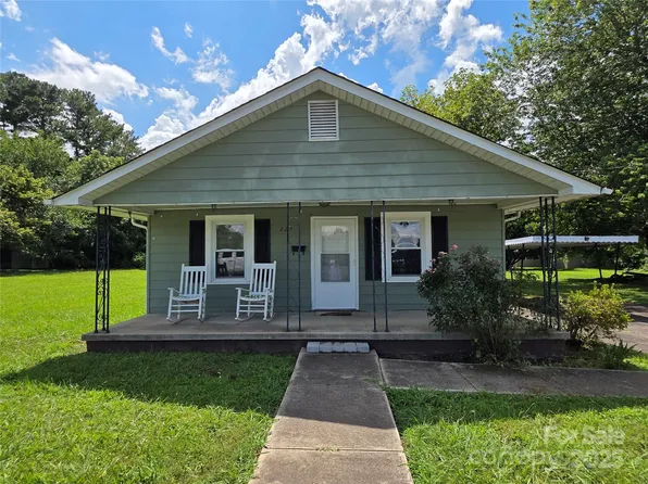 227 Nassau Pl, Mount Holly, NC 28120