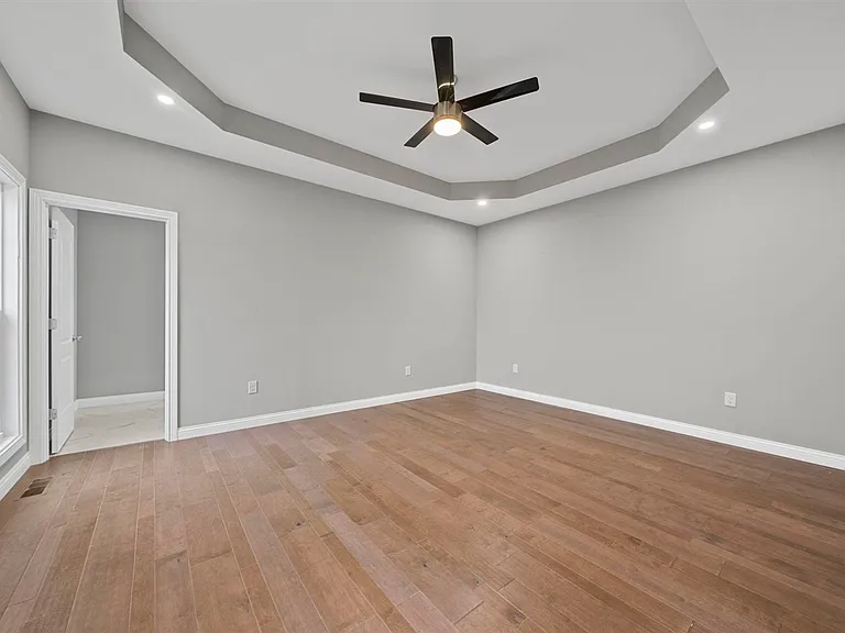 691 Denver Ln — Photo 14