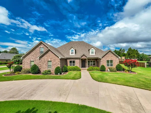 755 Huntington Ln, Conway, AR 72034