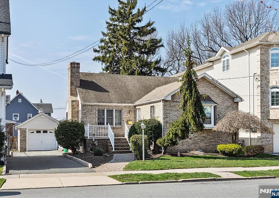 1st image of 618 3rd Ave