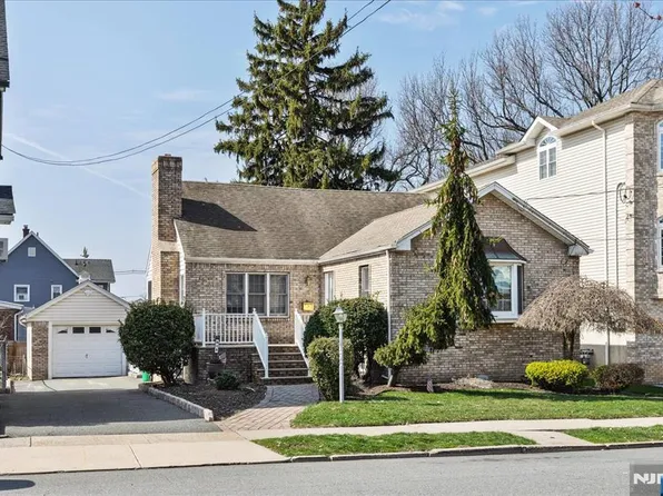 618 3rd Ave, Lyndhurst, NJ 07071