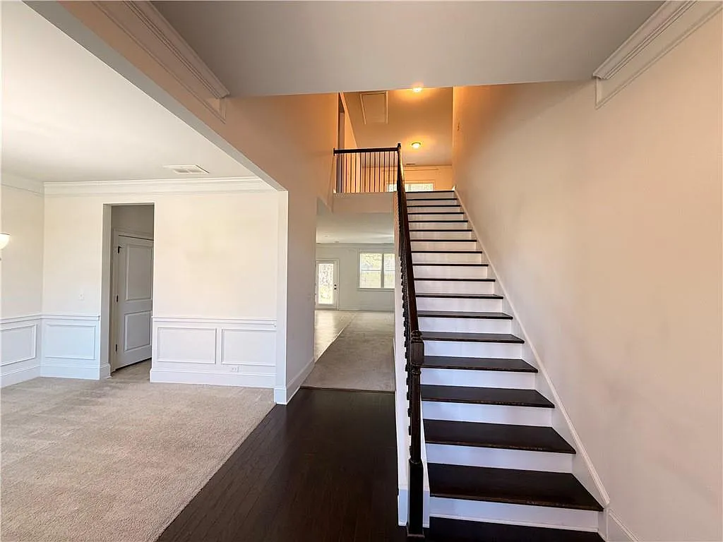 Building Photo - 235 Broadmoor Dr