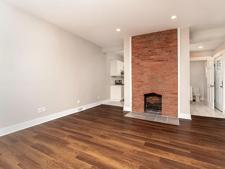 127 E 18th Ave — Photo 2