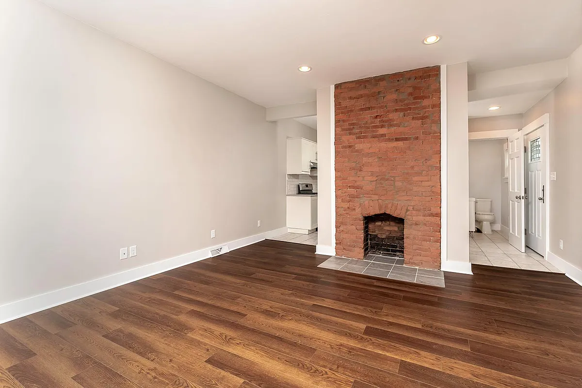 Building Photo - 127 E 18th Ave