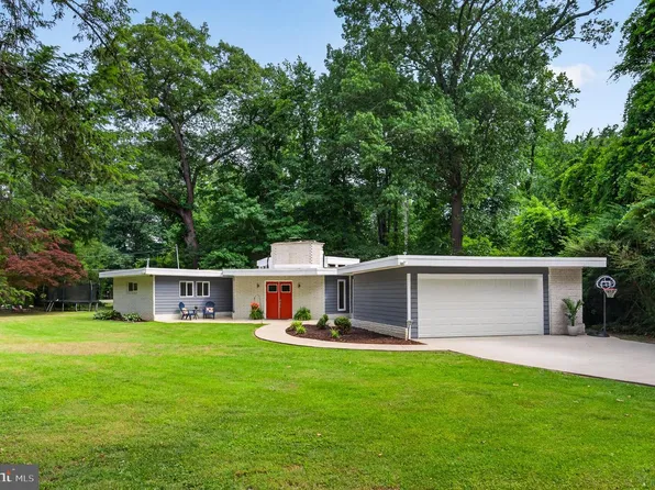 11724 River Dr, Lorton, VA 22079