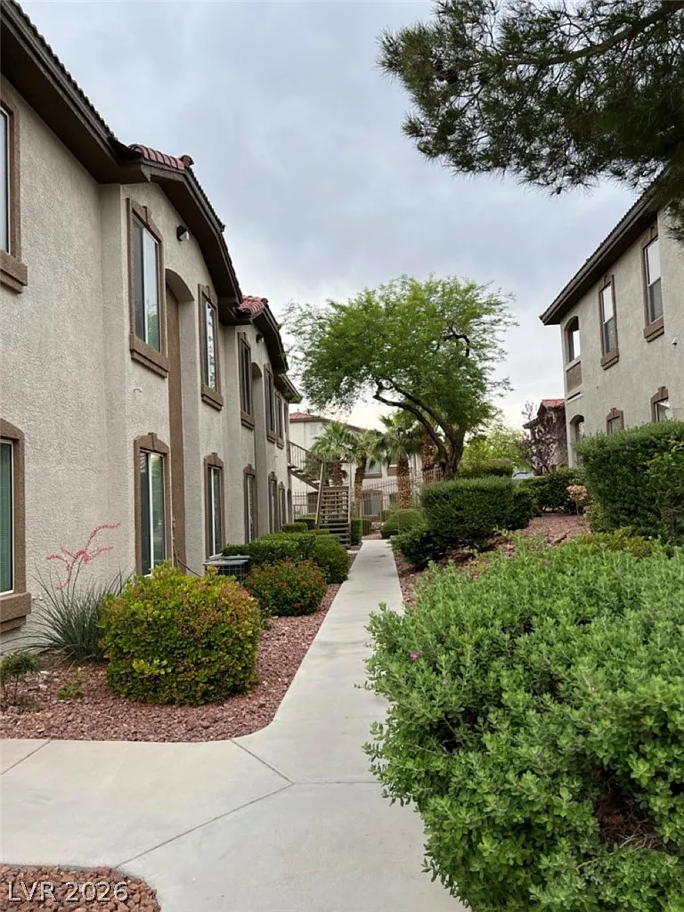 2 bed, 2.0 bath, 1200 sqft, $1,625 — Photo 2
