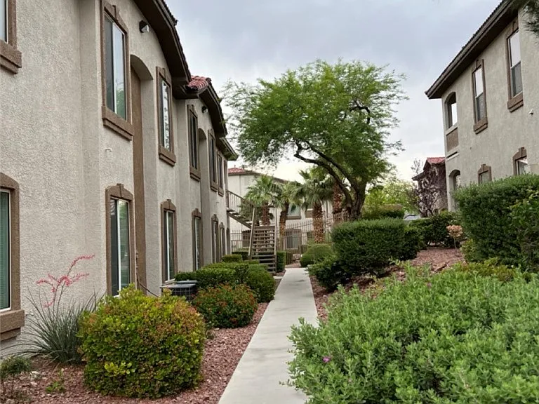 2305 W Horizon Ridge Pkwy #521 — Photo 2