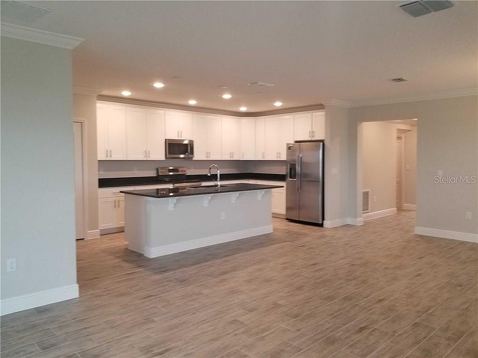 2nd image of 410 Taft Dr