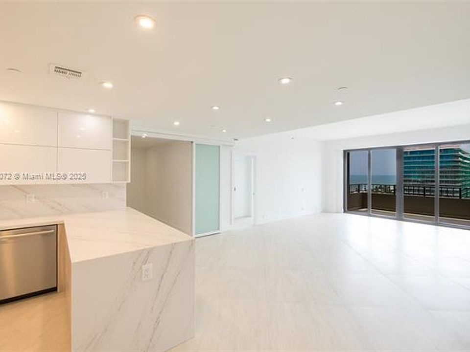 1st image of 201 Crandon Blvd APT 929