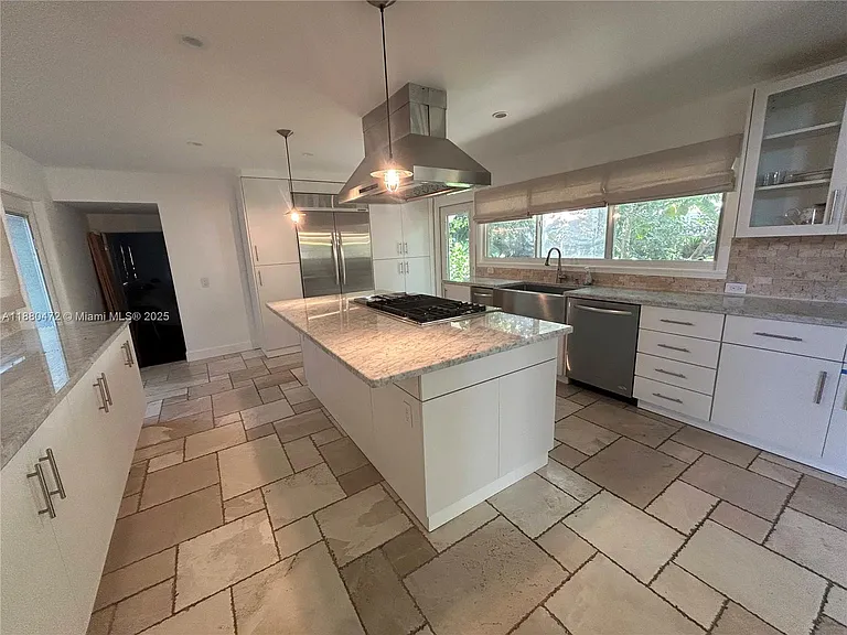6395 SW 42nd Ter — Photo 4