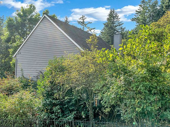 3rd image of 706 SW Colony Dr