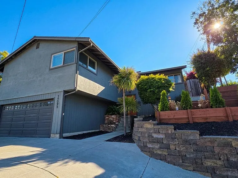 19095 Crest Ave — Photo 3