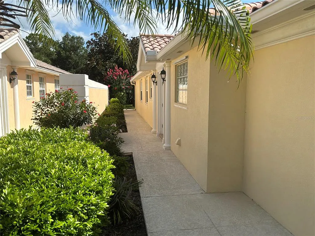 2 bed, 2.0 bath, 1693 sqft, $3,000 — Photo 3