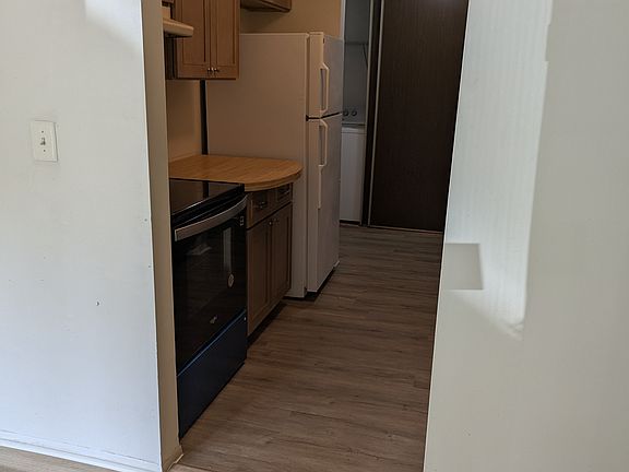 3rd image of 30024 W Twelve Mile Rd Unit 13