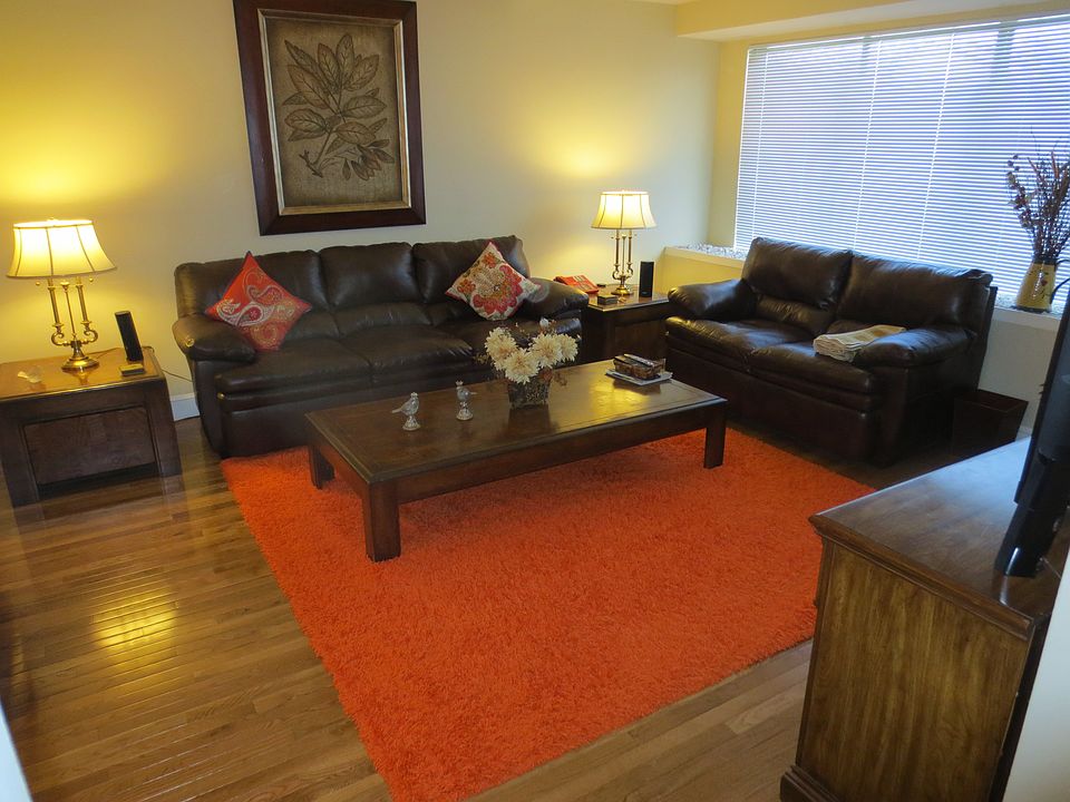 Hardwood floor - Living Room