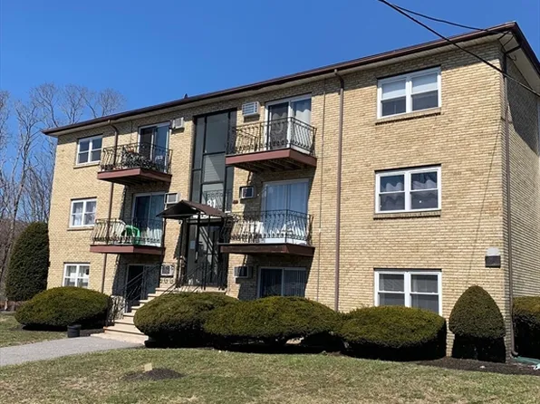 81 High St APT 23, Amesbury, MA 01913