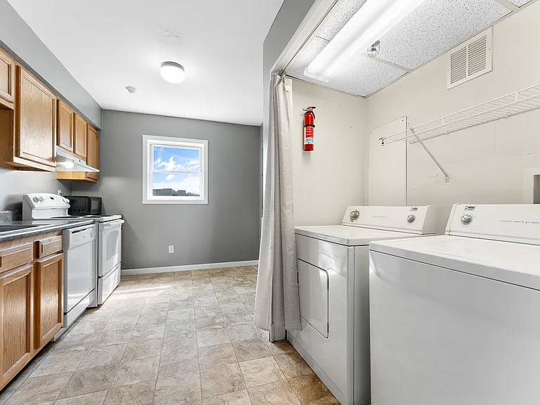 527 Grant Ave #301 — Photo 8