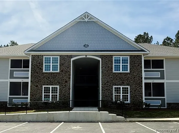 188 Gallery Dr #102, Spring Lake, NC 28390