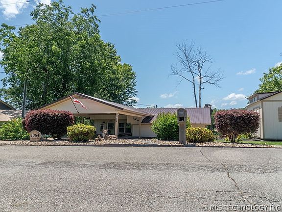 2nd image of 1064 Lakeside Dr
