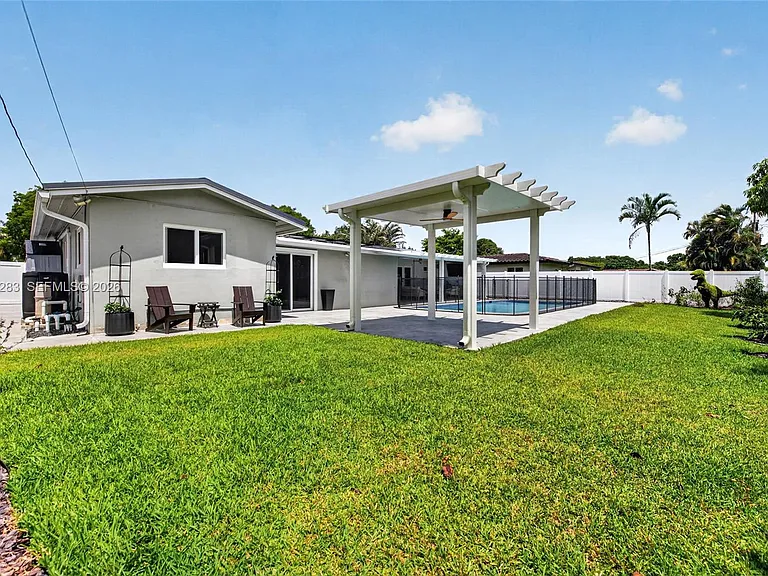 410 SW 55th Ave — Photo 41