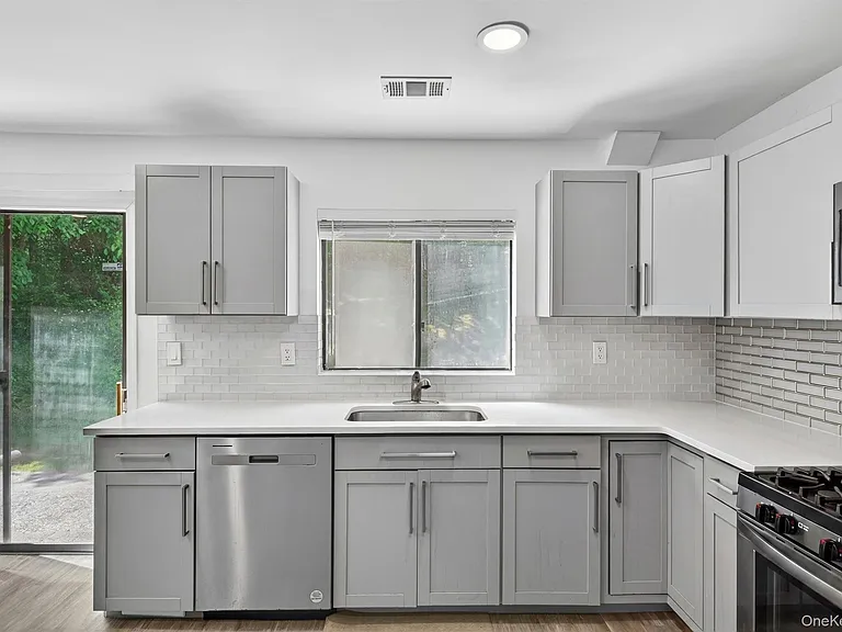 202 Concord Ln — Photo 15