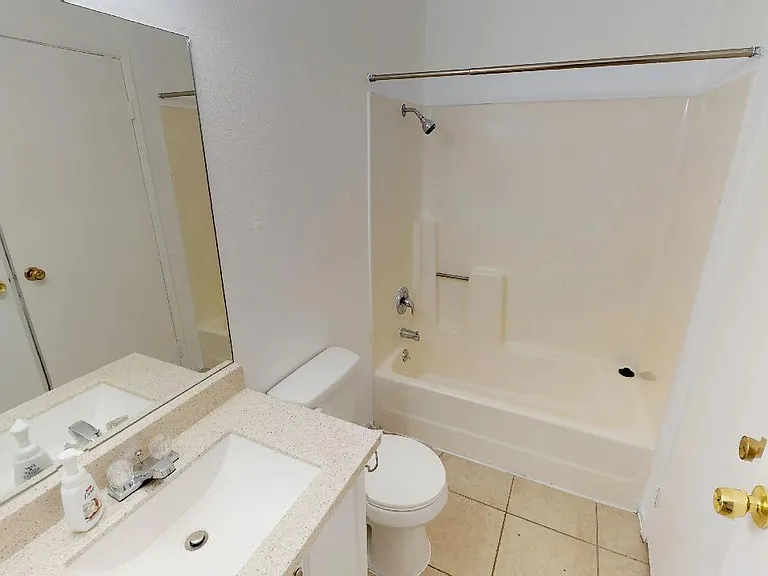 816 Hedge Way #6 — Photo 9