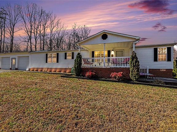 2nd image of 2298 Ray Loop Rd