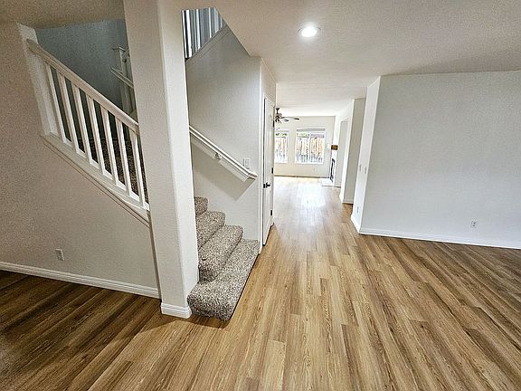 5th image of 827 Pheasant St