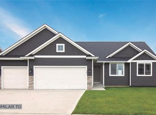 5307 Saint Andrews Cir, Des Moines, IA 50320