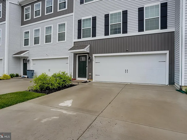 104 Levis Dr — Photo 4