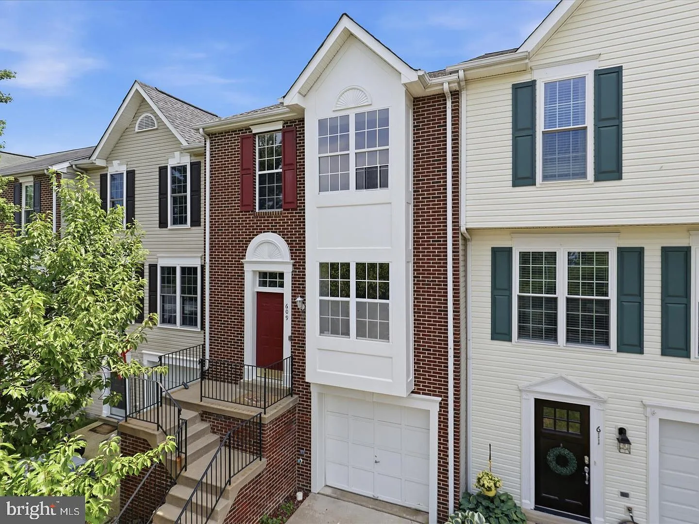 3 bed, 4.0 bath, 1668 sqft, $2,950 — Photo 2