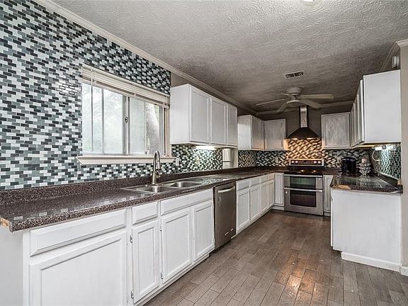 4th image of 2700 Buena Vista Dr