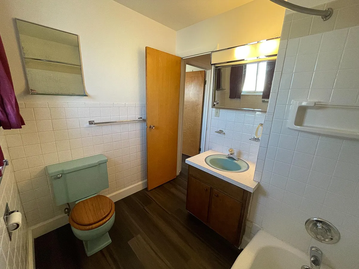 Building Photo - 1749 Oxford Dr #2