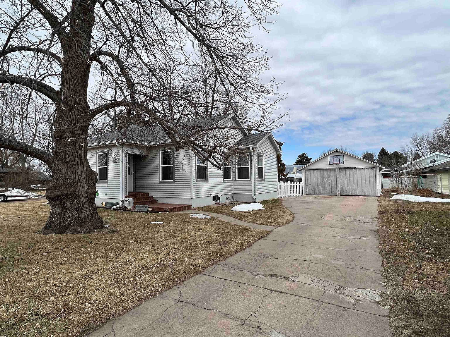 1130 Locust St, Sutherland, NE 69165 Zillow