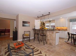 8635 N Pelham Pkwy, Bayside, WI 53217