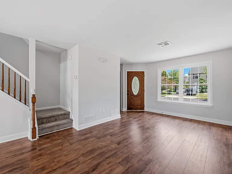 1108 Red Barn Ln — Photo 3