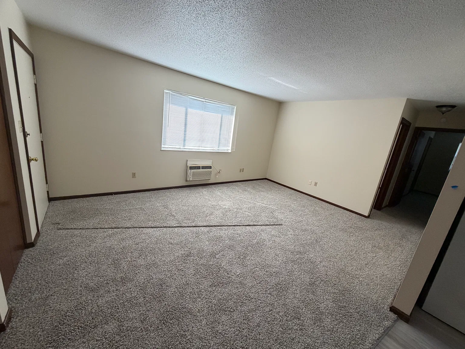 2 bed, 820 sqft, $1,200 — Photo 3