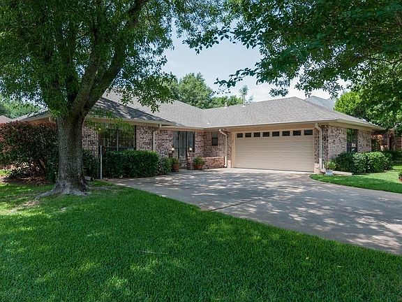 3rd image of 8908 Ashcraft Dr