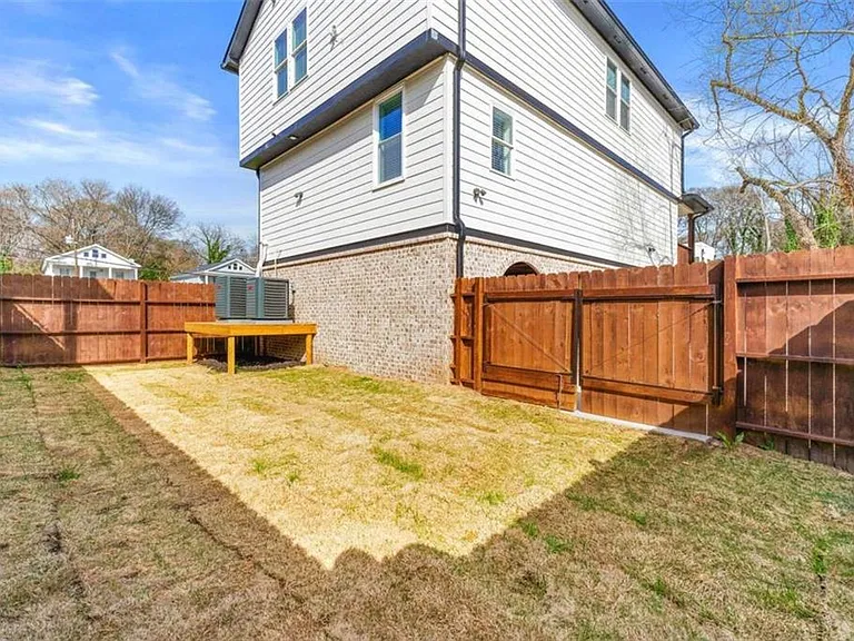 671 John St NW — Photo 22