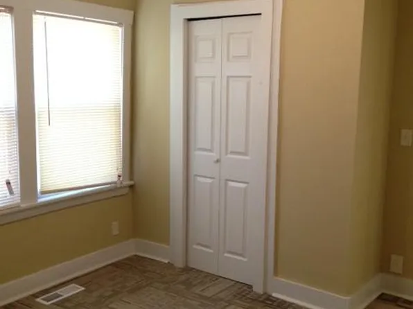 219 W 38th St #2W, Kansas City, MO 64111