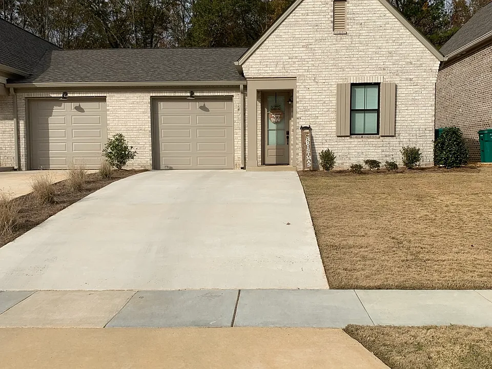 1044 Stonebrook Ln