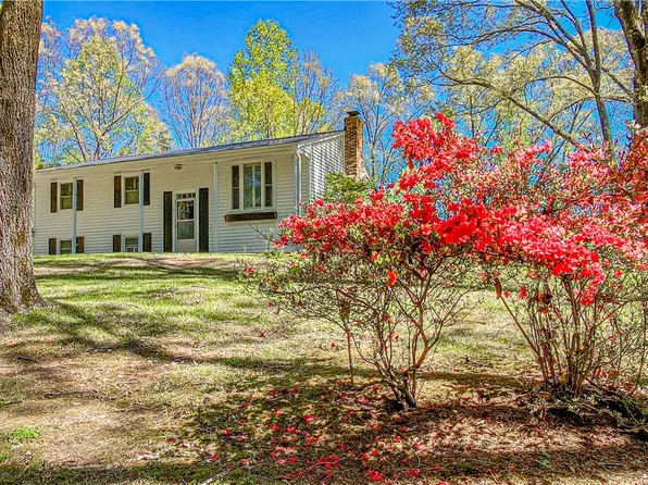 195 Tree Top Ln, Walhalla, SC 29691