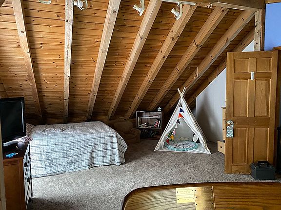 Nursery / 2nd Bedroom 