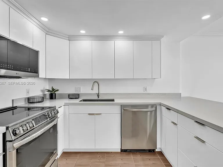 2801 NE 183rd St #1703W — Photo 5