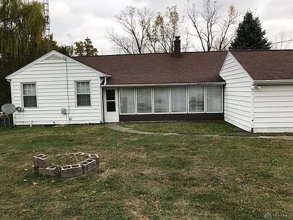 3rd image of 635 S Walnut Ave