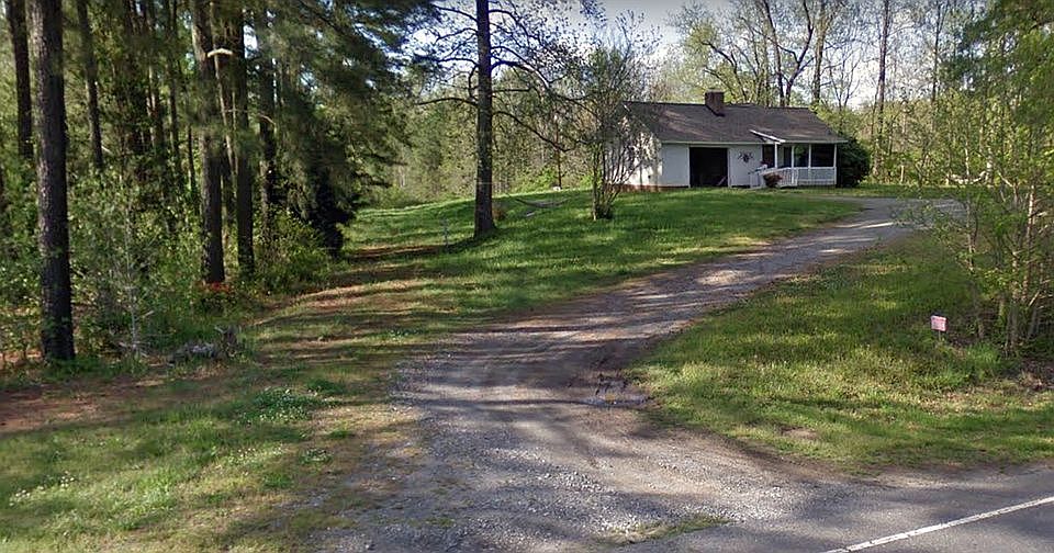 Driveway / Street View